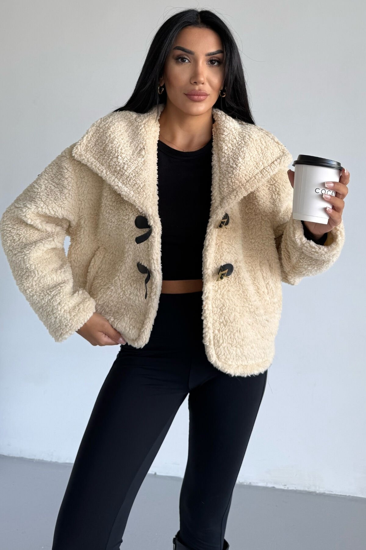 Peluş Deri Tokalı Geniş Yakalı Mont