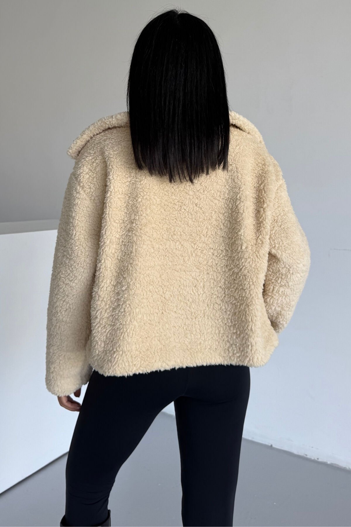 Peluş Deri Tokalı Geniş Yakalı Mont