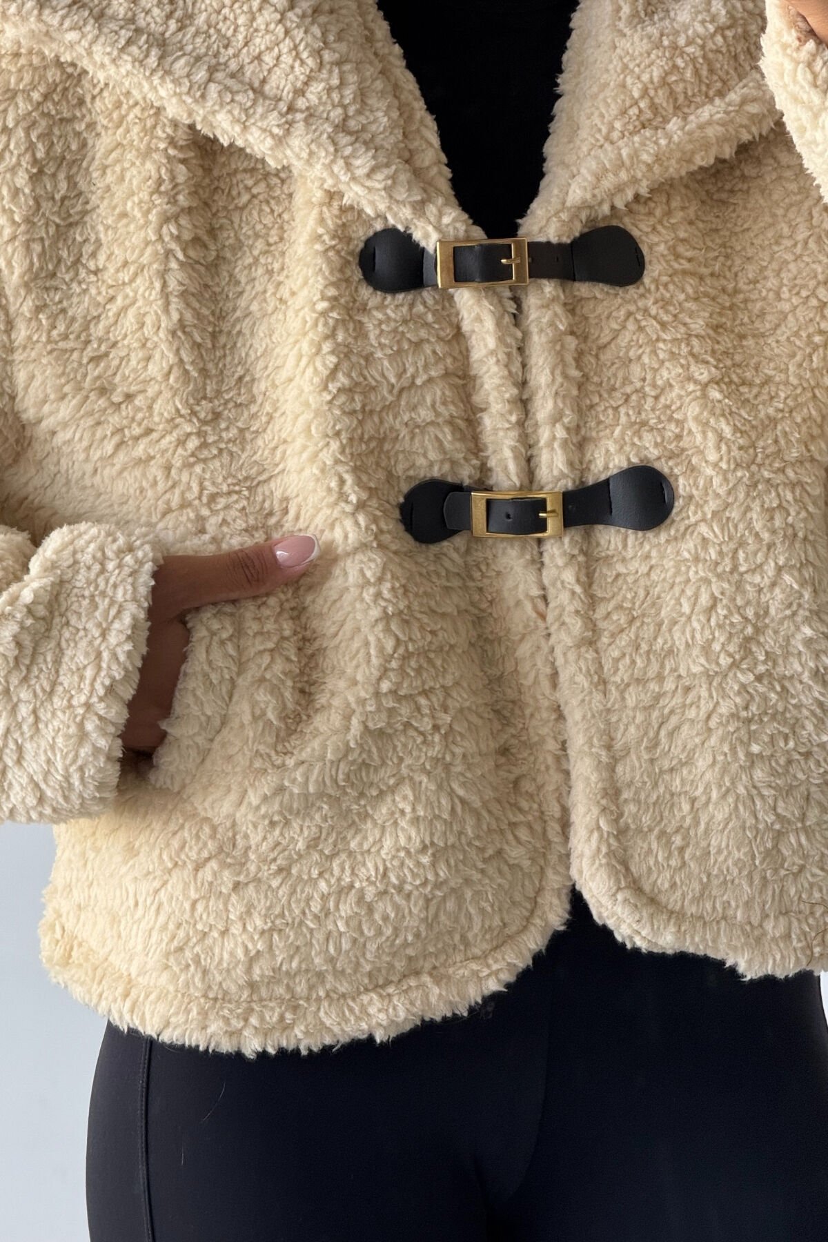 Peluş Deri Tokalı Geniş Yakalı Mont