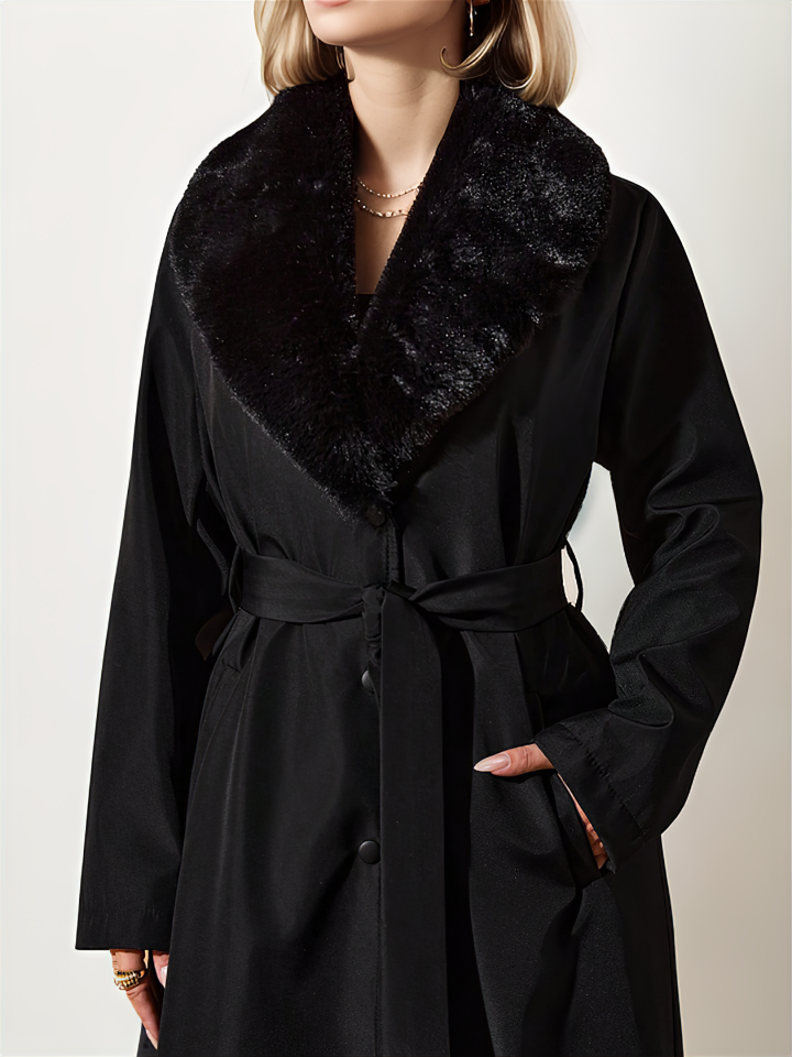 Klasik Yakası Kürk Detaylı Uzun Manto